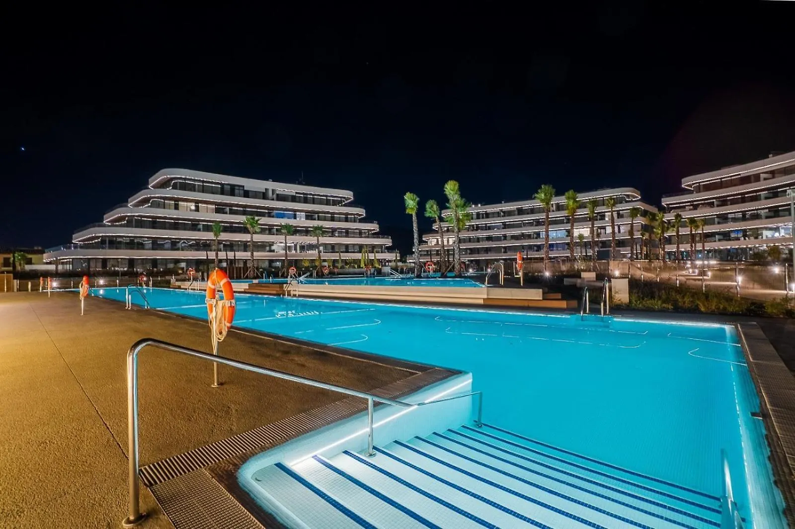 Vivi Homes - Mali Pool, Jacuzzi, Garden, Gym & Sea View Torremolinos